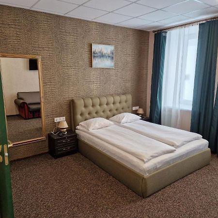 Central Hotel With Free Parking Рига Екстериор снимка