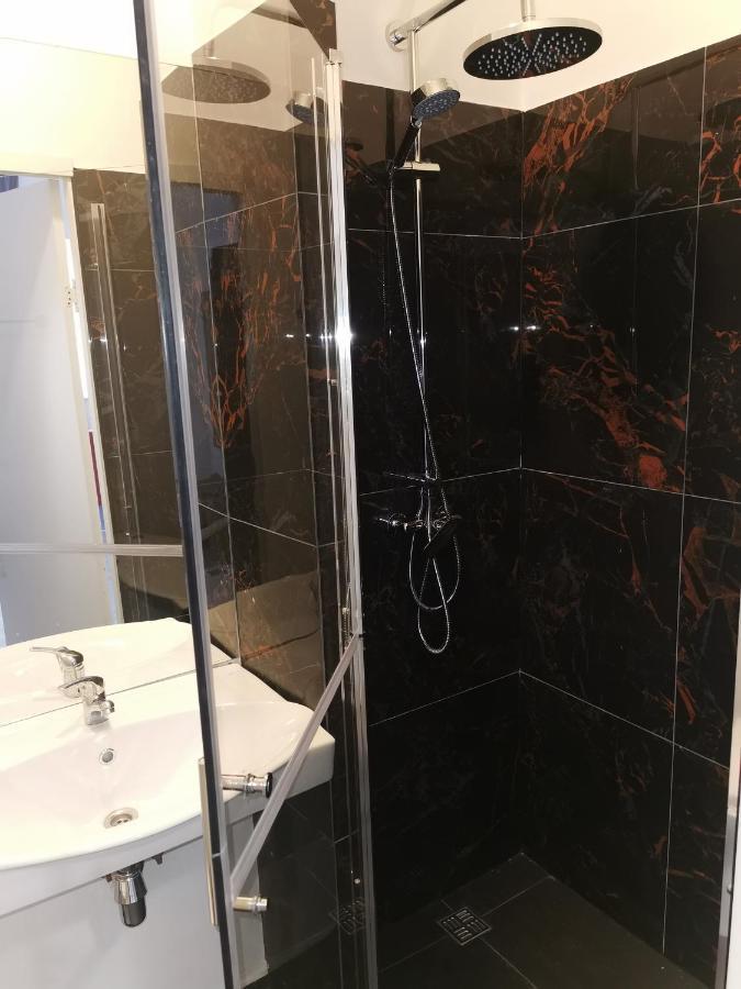 Central Hotel With Free Parking Рига Екстериор снимка
