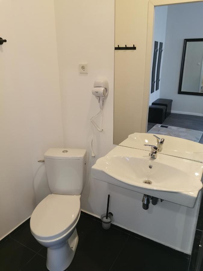 Central Hotel With Free Parking Рига Екстериор снимка
