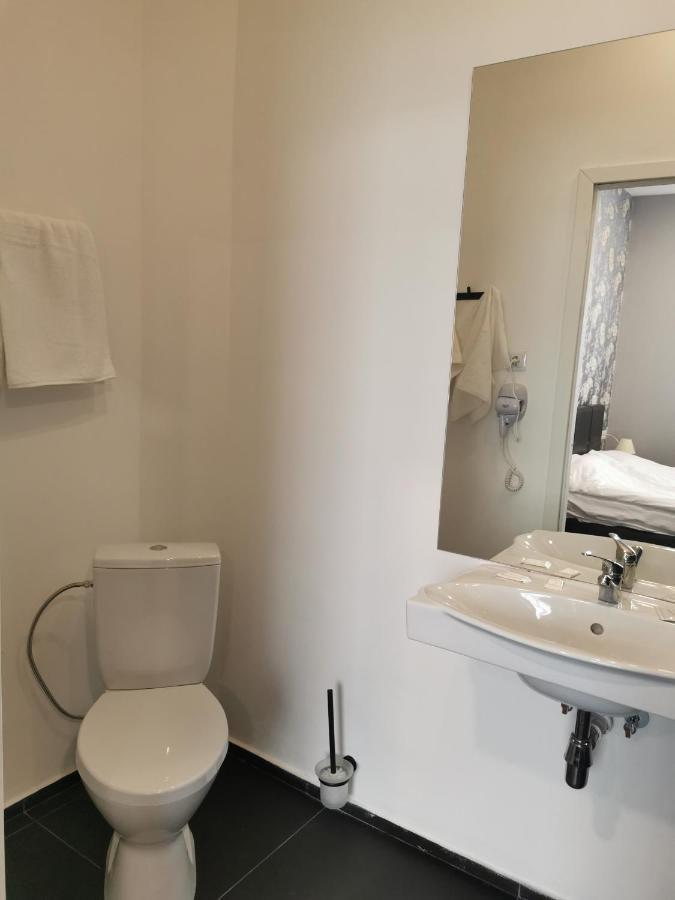 Central Hotel With Free Parking Рига Екстериор снимка