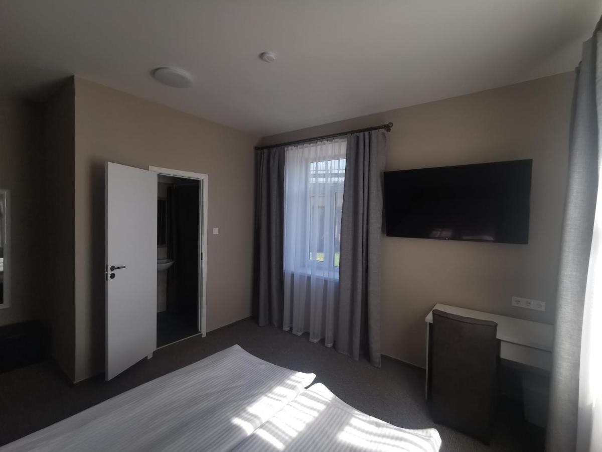 Central Hotel With Free Parking Рига Екстериор снимка