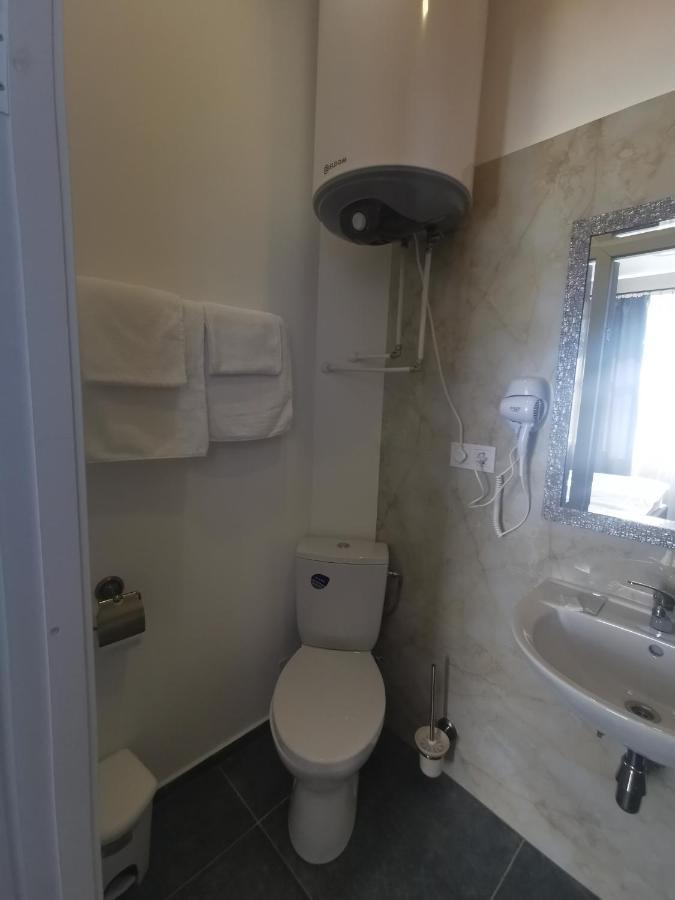 Central Hotel With Free Parking Рига Екстериор снимка