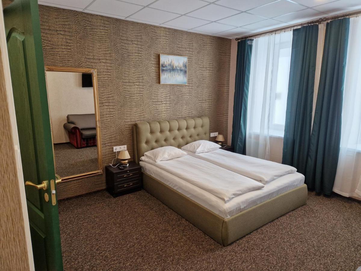 Central Hotel With Free Parking Рига Екстериор снимка