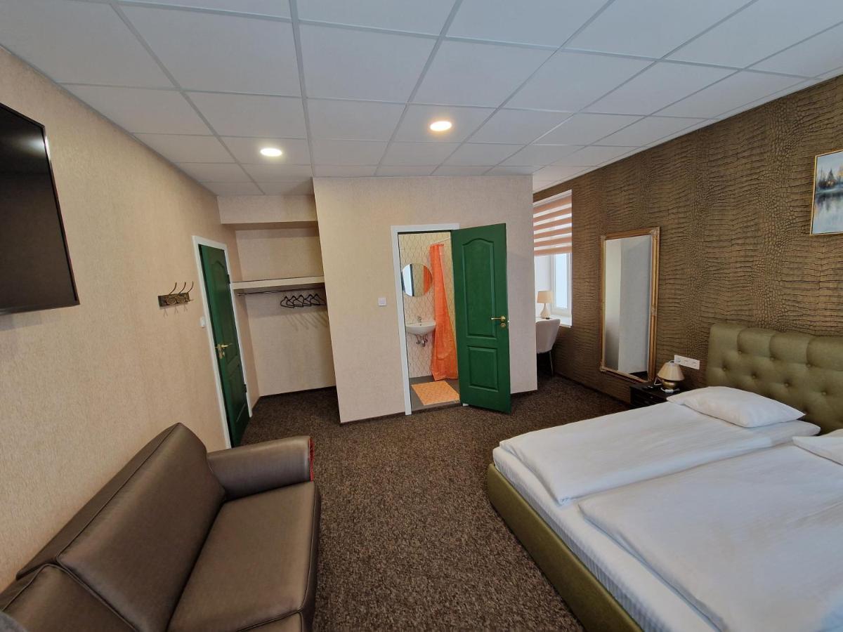 Central Hotel With Free Parking Рига Екстериор снимка